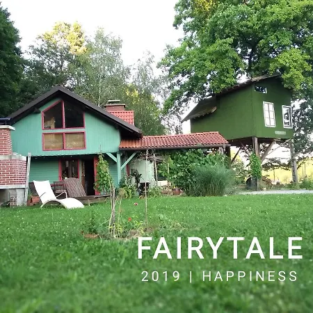 Fairytale Wooden House By Ljubljana * גרוסופליה