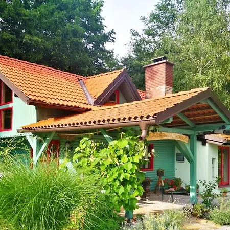 Fairytale Wooden House By Ljubljana Сasa de vacaciones