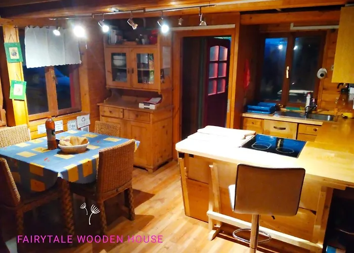 Vakantiehuis Fairytale Wooden House By Ljubljana *